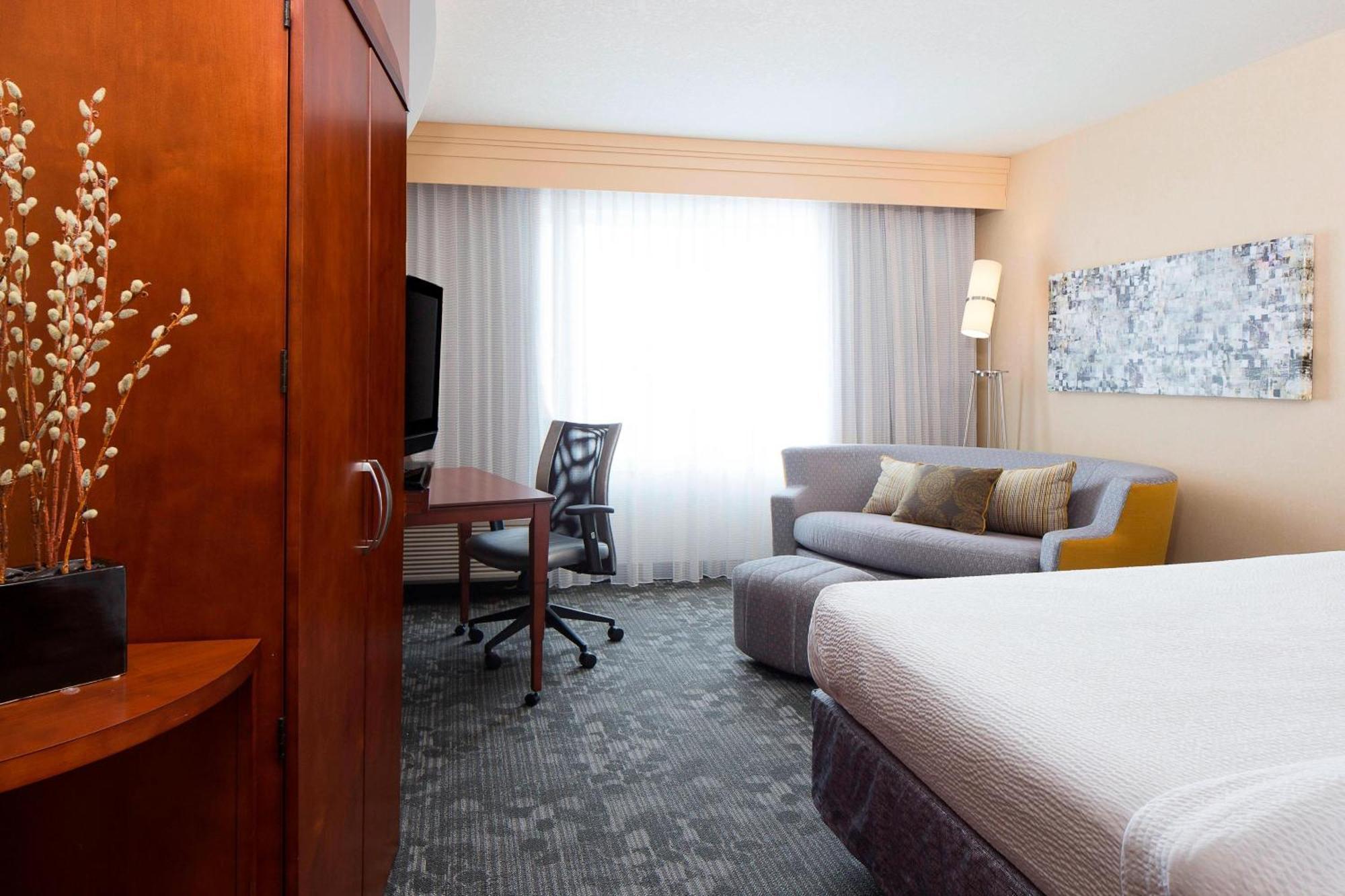 Courtyard Des Moines Ankeny Hotel Exterior photo