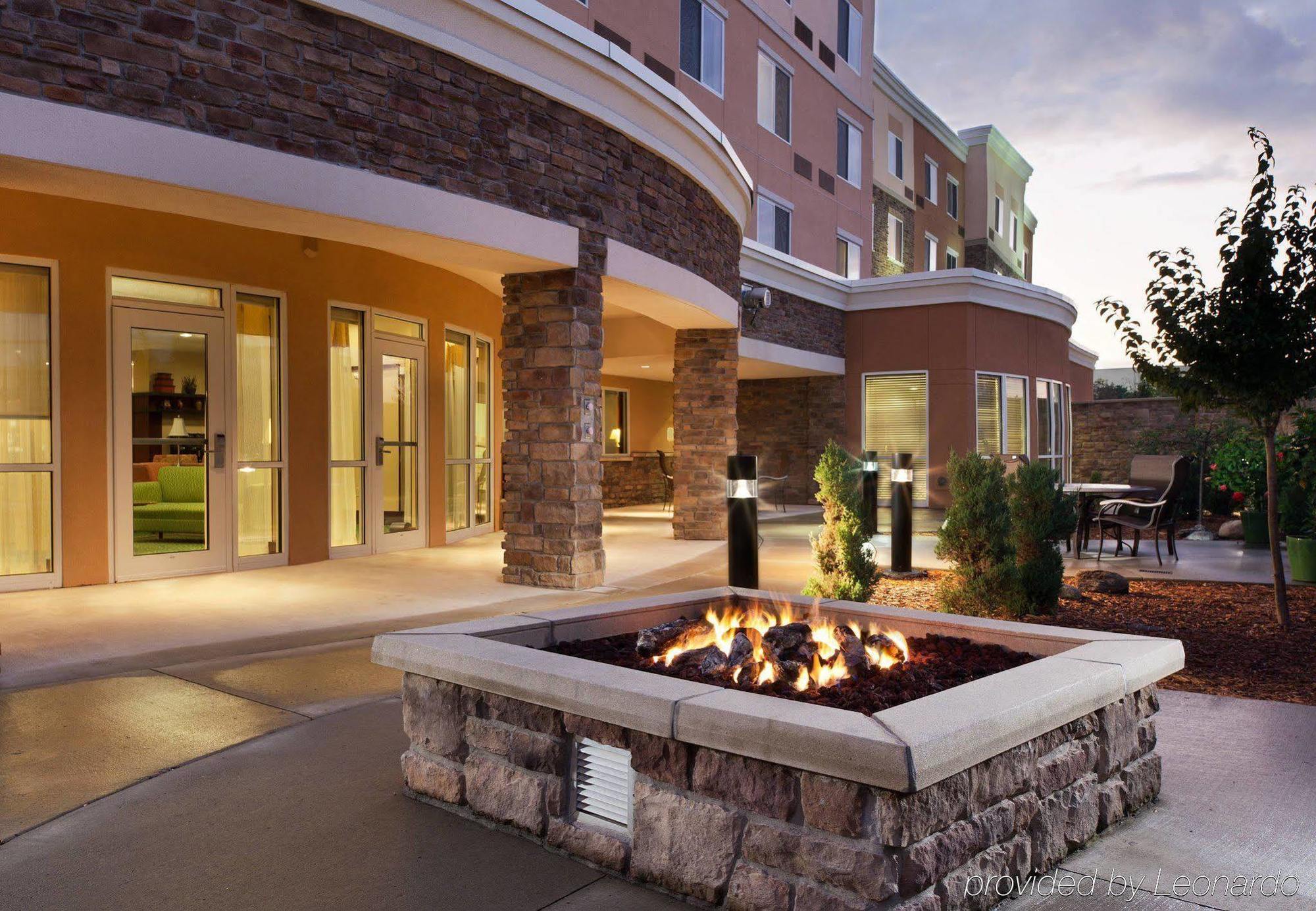 Courtyard Des Moines Ankeny Hotel Exterior photo